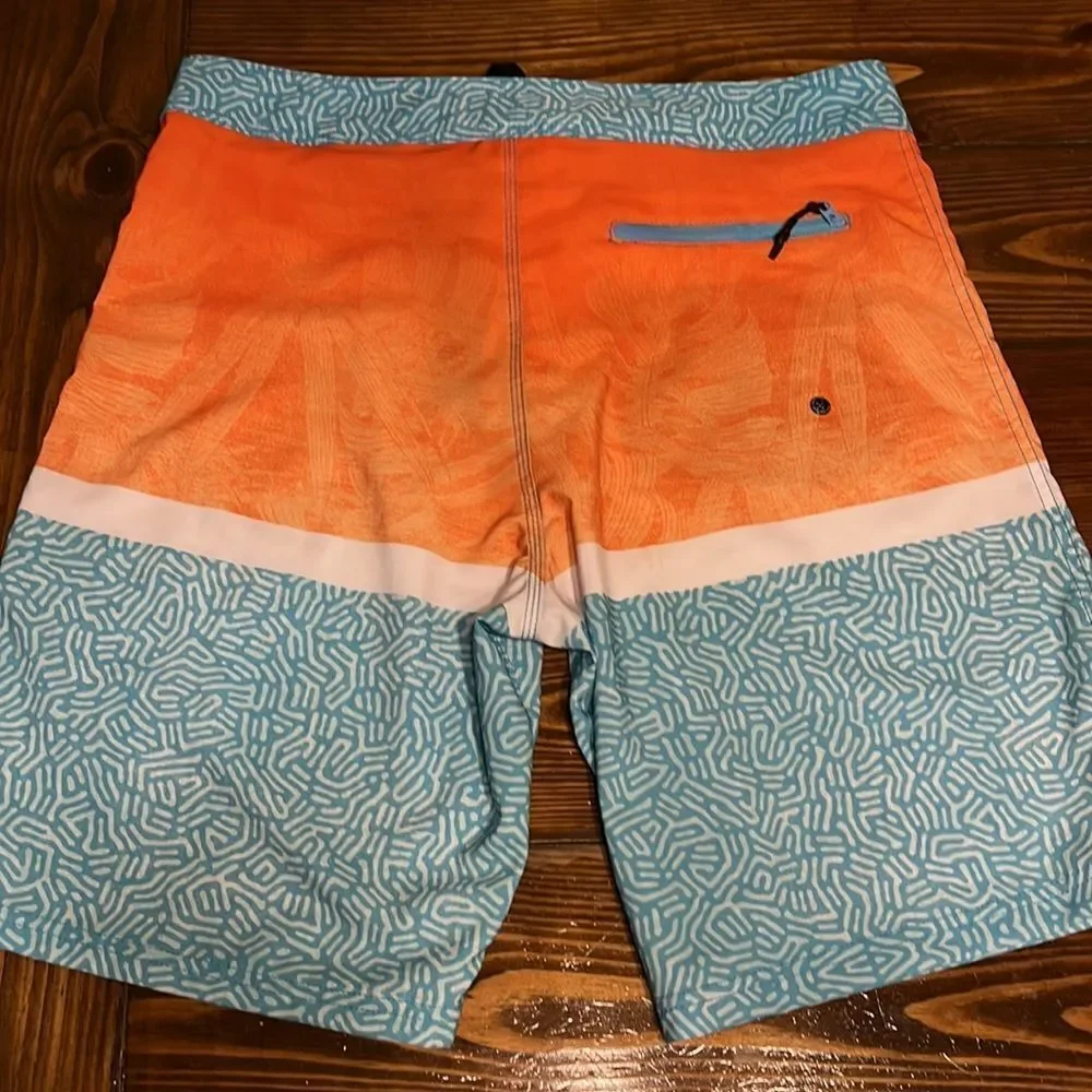 NWOT Maui and Sons Black 4 Way Stretch Shark Board-shorts Size 34